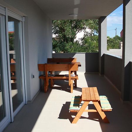 Milwe Appartement Ražanac Buitenkant foto