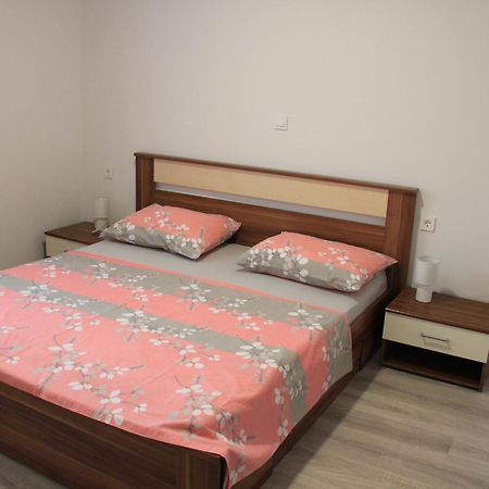 Milwe Appartement Ražanac Buitenkant foto
